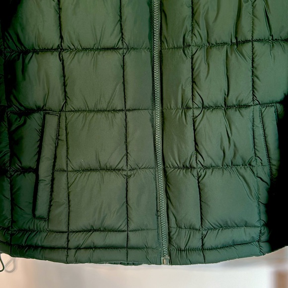 Levi’s Women’s Box Quilted Puffer Jacket Green Size M NWT - Picture 9 of 17